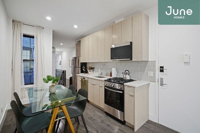 Building Photo - Full room in 3-bed/1.5-bath Home