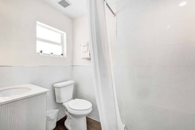 Building Photo - 3020 Seville St