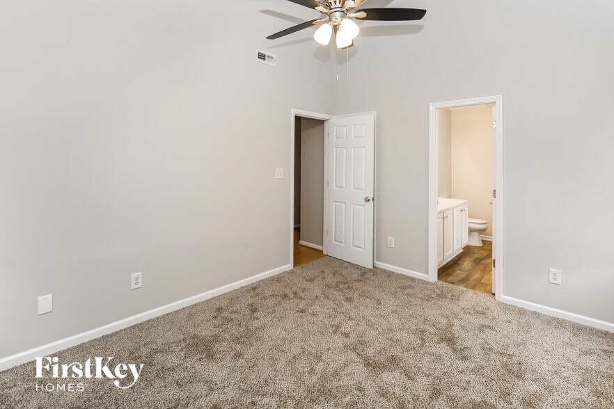 Building Photo - 1904 Duke Adam St