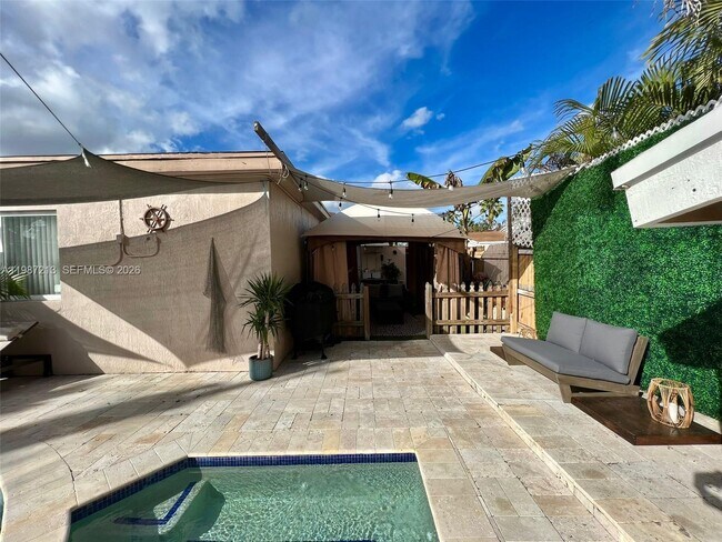 Building Photo - 2040 NE 183rd St