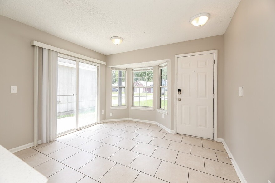 Building Photo - 9956 Somerset Grove Ln