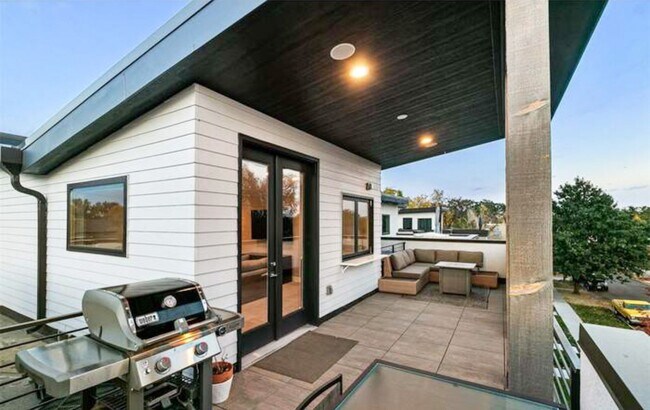 Building Photo - Beautiful 4 bedroom 3 bathroom property in Jefferson Park Denver