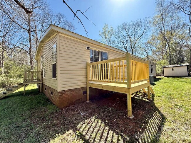 Building Photo - 4 Bedroom/2 Bath Home for Rent