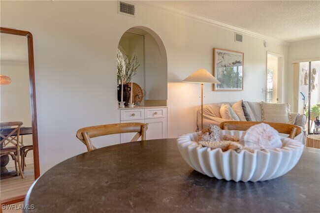Building Photo - 265 Deerwood Cir
