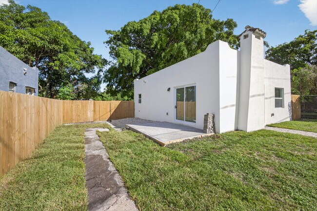 Building Photo - 3108 Greenwood Ave