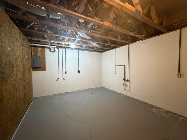 Building Photo - 4063-4063 Wynn St