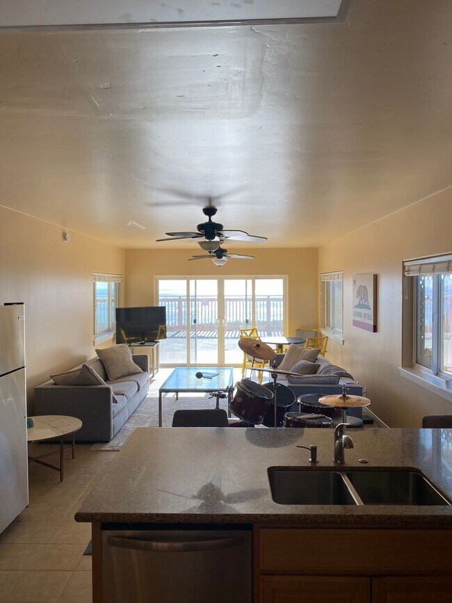 Building Photo - 6631 Del Playa Dr