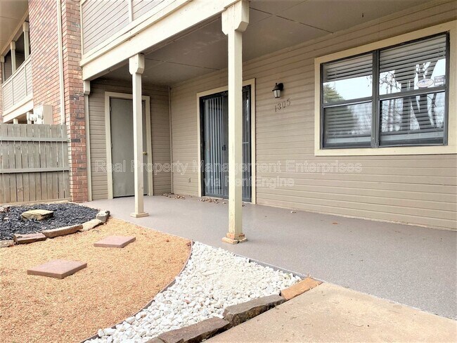 Building Photo - 11431 Springhollow Rd