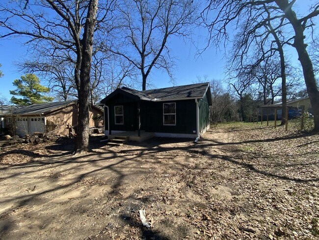 Building Photo - Fully Remodeled 2 Bedroom 1 Bathroom in Tool Tx