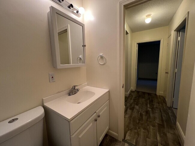 Building Photo - Price reduced! June 1st move in! Tour 5/22...