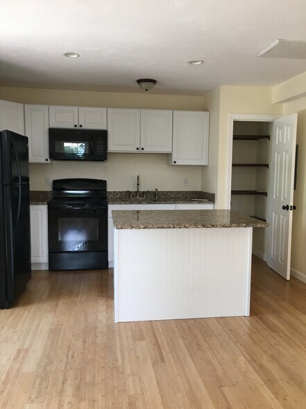 Kitchen - 12 Cranberry Rd