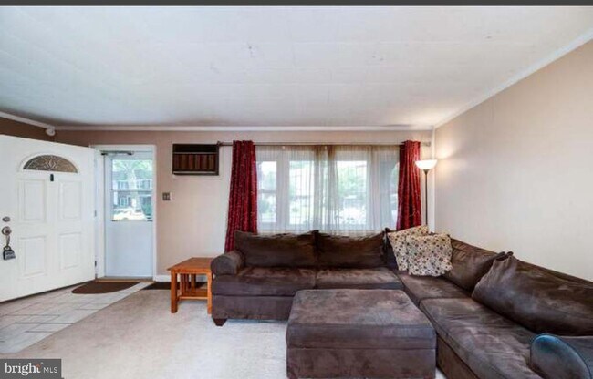 Building Photo - 321 Linden Ln