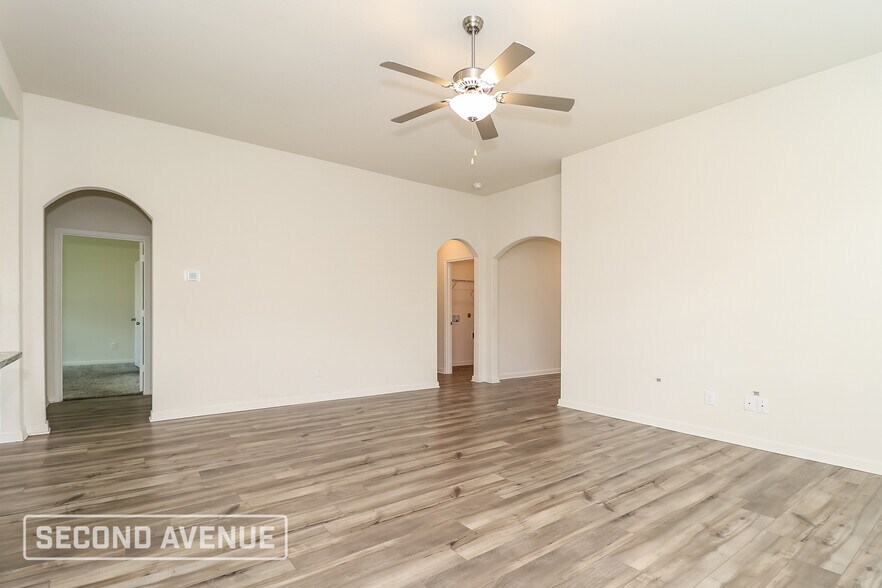 Building Photo - 1329 Woodwinds Dr