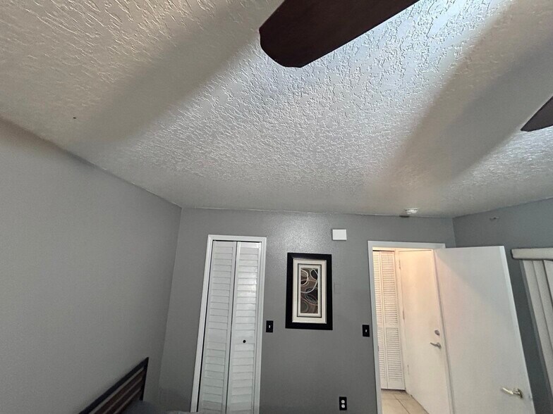 Building Photo - 423 Orchid Dr