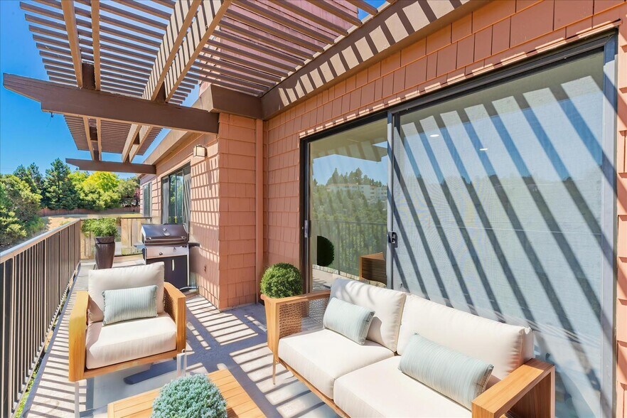 Building Photo - 25676 University Ct