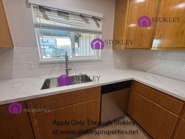 Building Photo - 6346 Escallonia Dr