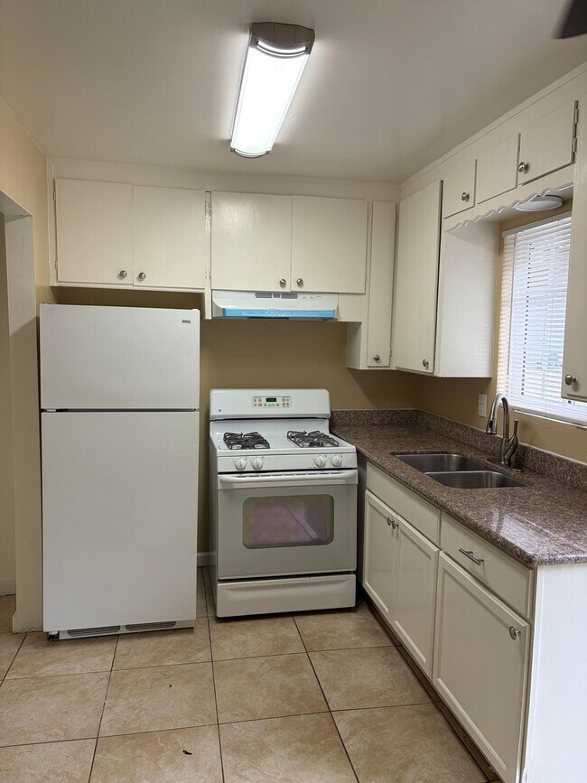 Building Photo - 1701 Carver Ct