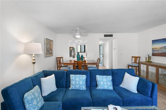 Building Photo - 5111 SE Miles Grant Rd