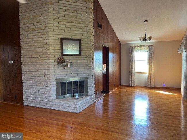 Building Photo - 15009 Falling Waters Rd