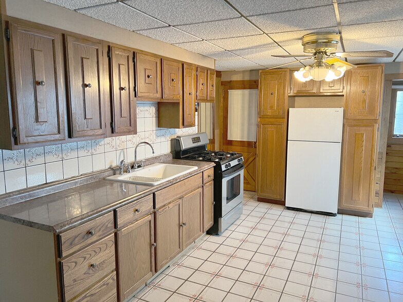 Building Photo - 27 Lexington St