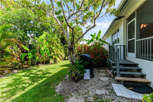Building Photo - 288 Castaways St