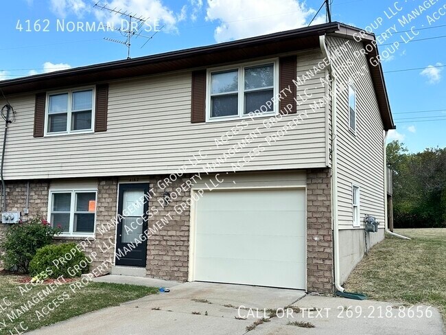 Building Photo - SE Side Update Two Bedroom Duplex