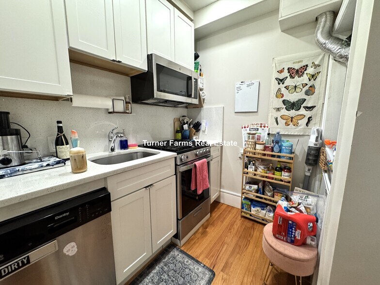 Building Photo - 91 Hudson St