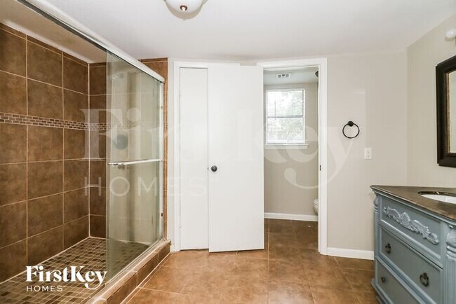 Building Photo - 2703 Shady Bayou Ln