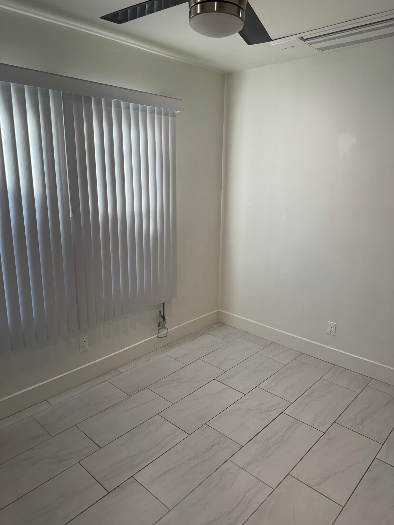 Building Photo - 1067 W 83rd St