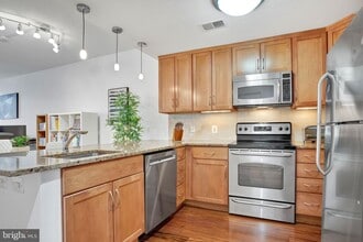 Building Photo - 888 N Quincy St