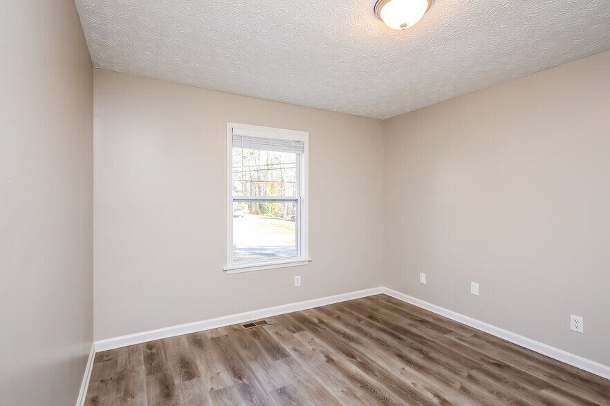 Building Photo - 5375 Olde Mill Dr NE