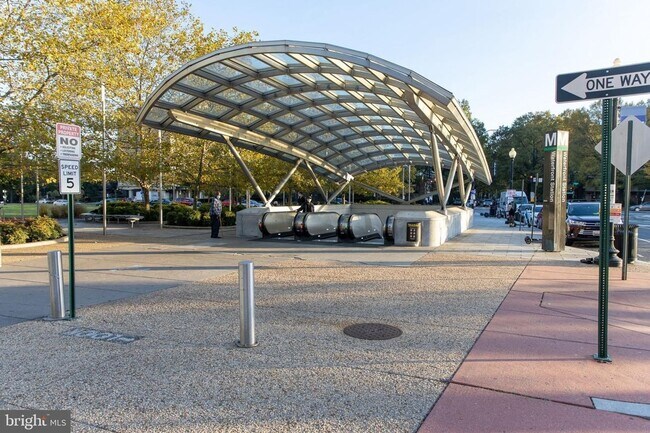 Building Photo - Bright 1BR with Parking Included, Minutes from The Wharf!