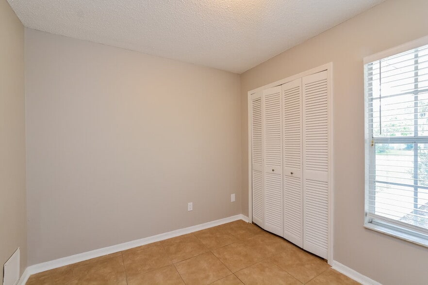 Building Photo - 201 Whiterapids Ct