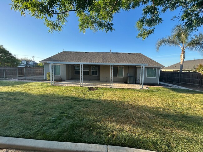 Building Photo - One of Hanford's Finest!