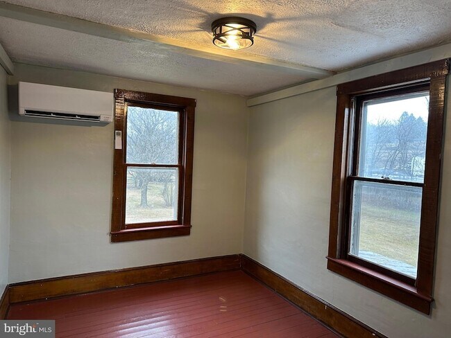 Building Photo - 15 Myers Rd