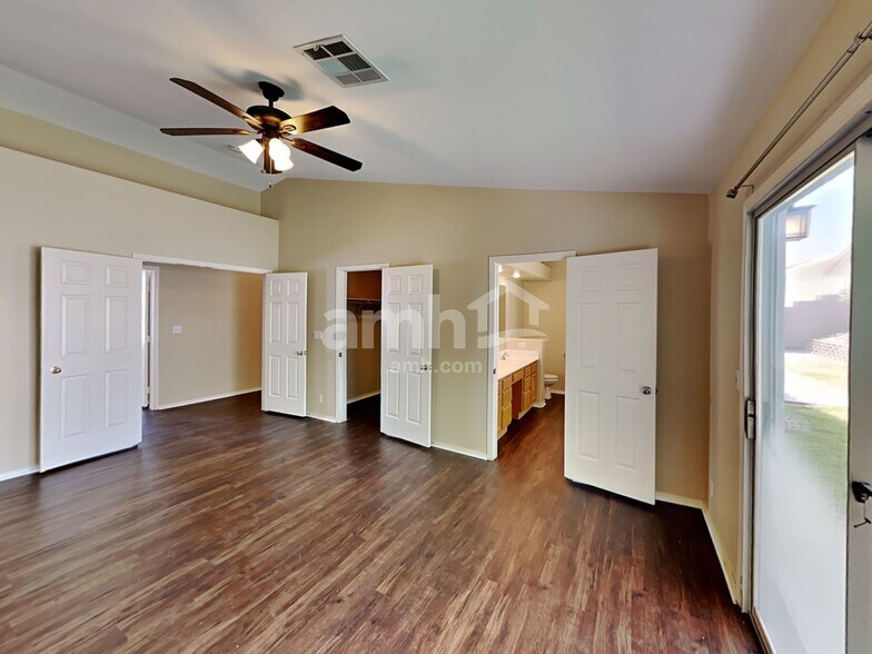 Building Photo - 1023 Companion Way