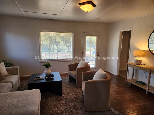 Building Photo - AVAILABLE NOW - Charming Old-Town SLO Home - 1 Bed / 1 Bath w/ BONUS ROOM