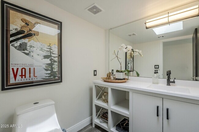 Building Photo - 7322 E Sierra Vista Dr