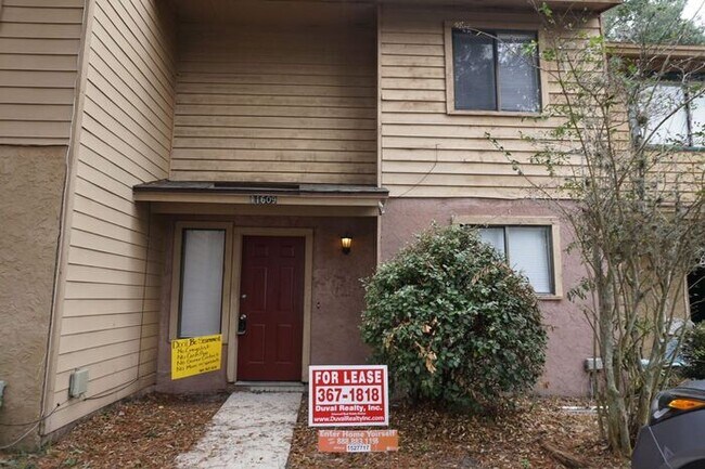 Primary Photo - 2 Bedroom 2.5 Bath Townhome located in Arl...
