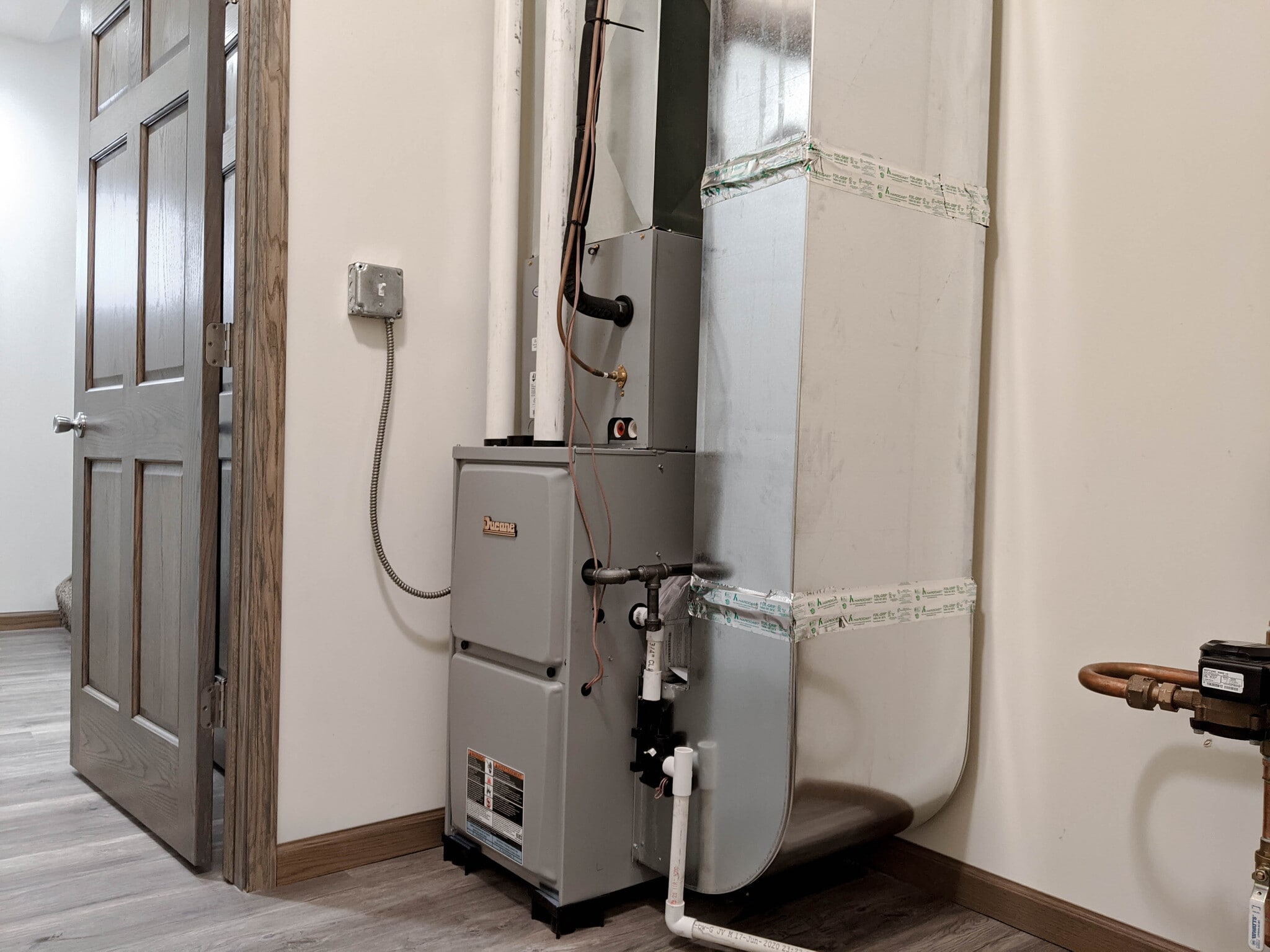 Building Photo - 612 Commercial Dr