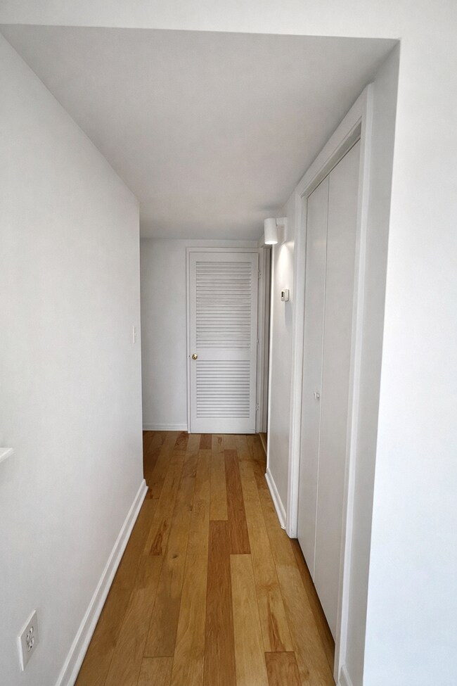 Building Photo - 2505 N Alafaya Trail