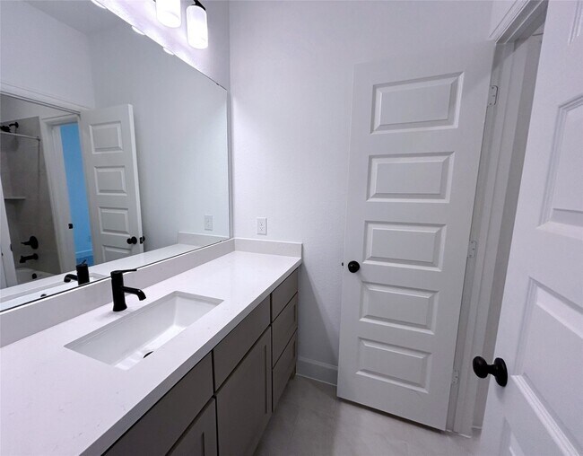 Building Photo - 29847 Longleaf Grv Ln