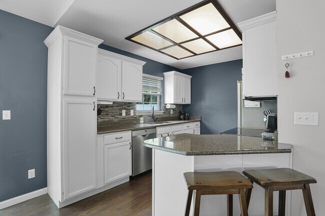 Building Photo - 552 Winter Bluff Dr