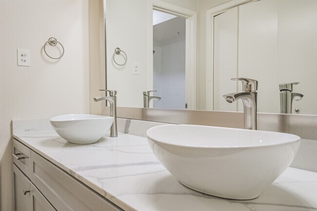 Building Photo - 3362 Continental Dr