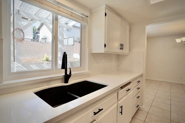 Building Photo - 127 Maple Rd