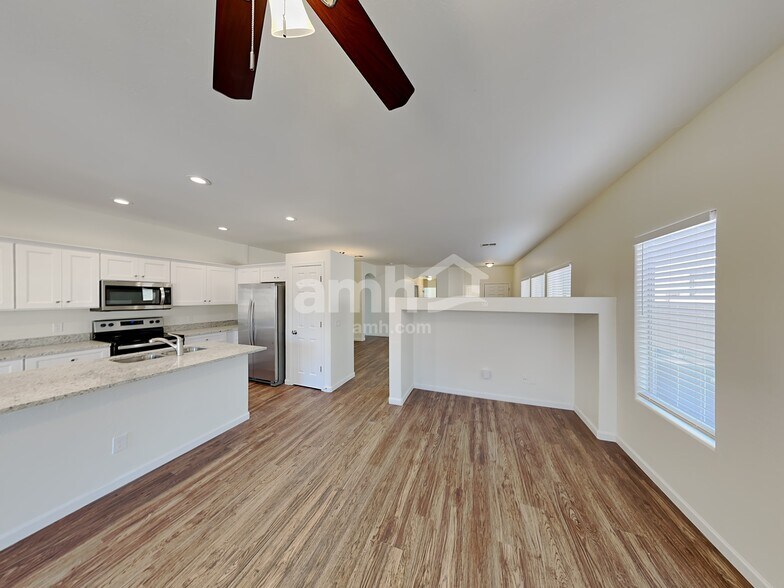 Building Photo - 2833 E Morenci Rd