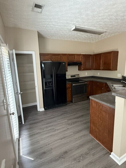 Building Photo - 518 Oakside Pl