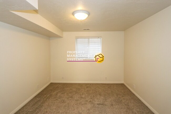 Building Photo - 4 Bedroom Cottonwood Heights Home