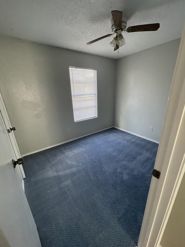 Building Photo - 921 NW Summercrest Blvd