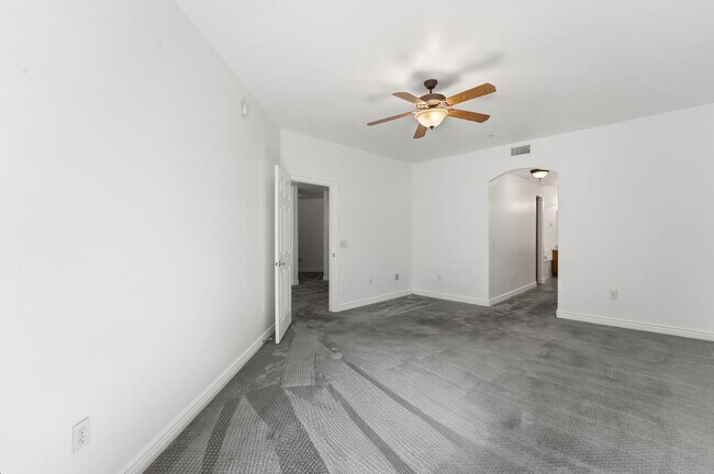 Building Photo - 5450 E Deer Valley Dr